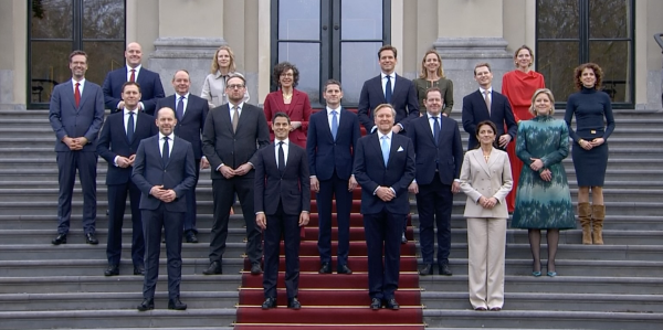 kabinet op de trap met de koning