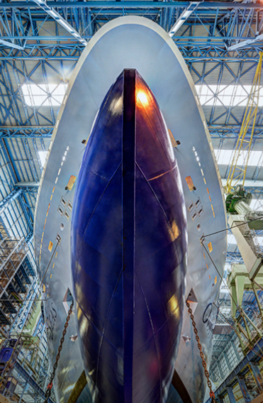 Cruiseschip in de bouwhal van Meyer werft Papenburg (Duitsland) cruiseship bouw